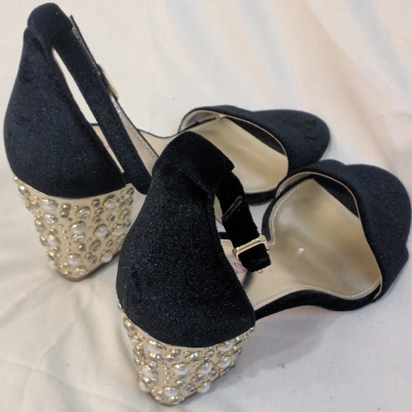 Heels - Picture 2 of 6